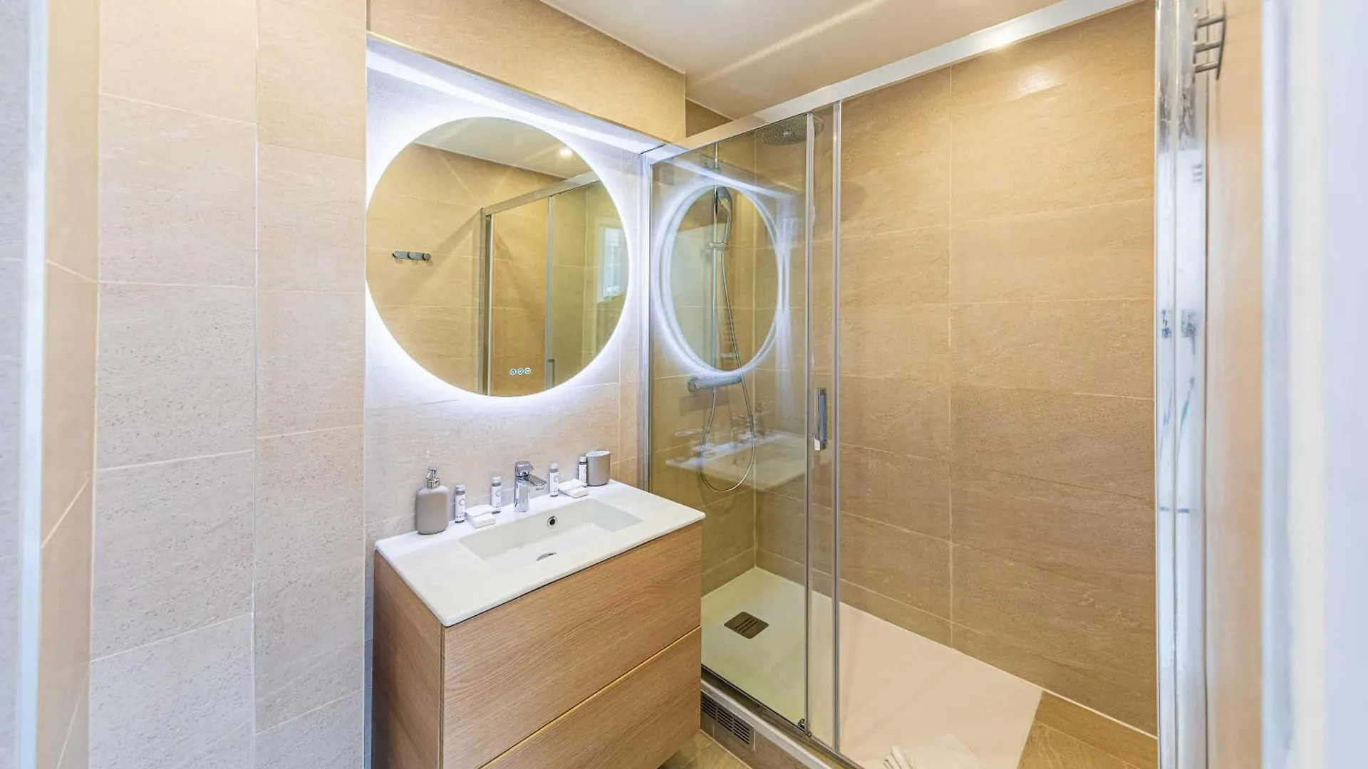 Superb Trocadero Eiffel Tower Apartment Paris
